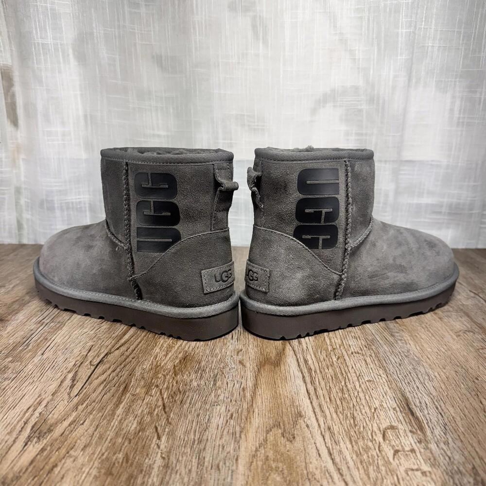 UGG Classic Mini Boots Womens 6 Gray Suede Rubber Logo Cozy‎ Winter NWB Cabin - Picture 6 of 9